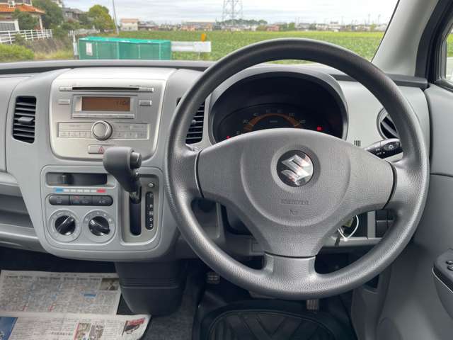 運転席から見たハンドル・インパネ廻りの画像です。