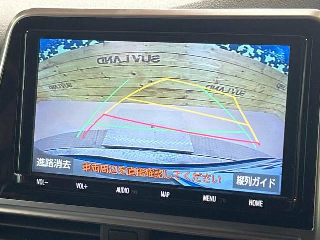 【バックカメラ】駐車時に後方がリアルタイム映像で確認できます。大型商業施設や立体駐車場での駐車時や、夜間のバック時に大活躍！運転スキルに関わらず、今や必須となった装備のひとつです！