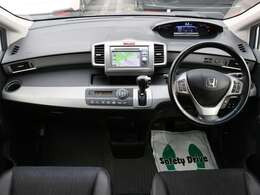 スッキリとフリードHVらしいデザインのダッシュ回り！フロントビューの視認性もよく運転しやすいと思います★
