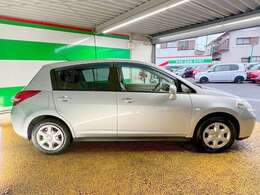 禁煙車です！また、ドアバイザー・プライバシーガラス付きです！