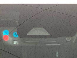 【トヨタセーフティセンス】走行中に前方の車両等を認識し、衝突しそうな時は警報とブレーキで衝突回避と被害軽減をアシスト。より安全にドライブをお楽しみいただけます。