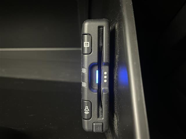 ◆【ETC】有料道路を利用する際に料金所で停止することなく通過できる、ETC車載器（ノンストップ自動料金収受システム機器）が装備されています。セットアップを行うことで利用可能になります。