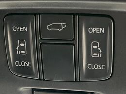 【両側パワースライドドア】スマートキーや運転席のスイッチで後席両側スライドドアの開閉が可能♪電動だから力を入れてドアを開ける必要が無く、小さなお子様でも簡単に開け閉めでき快適です♪