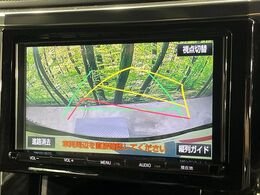 【バックカメラ】駐車時に後方がリアルタイム映像で確認できます。大型商業施設や立体駐車場での駐車時や、夜間のバック時に大活躍！運転スキルに関わらず、今や必須となった装備のひとつです！