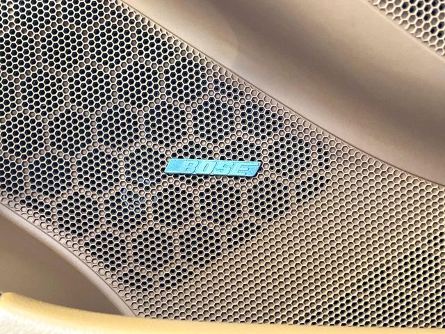 ●BOSEサラウンドシステム：モデル毎に最適な調整が施された、人気のサウンドシステムです。通常のスピーカーと比較しても音の広がりが感じられます。是非ご来店の上ご体感ください。