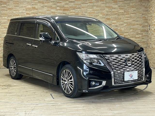 お車ご成約時の付帯率は驚きの90％OVERのキーパーガラスコーティング。雨が降れば、まるで洗車したかのような美しさ。納車後のメンテナンスも楽々。是非一度お試し下さい。