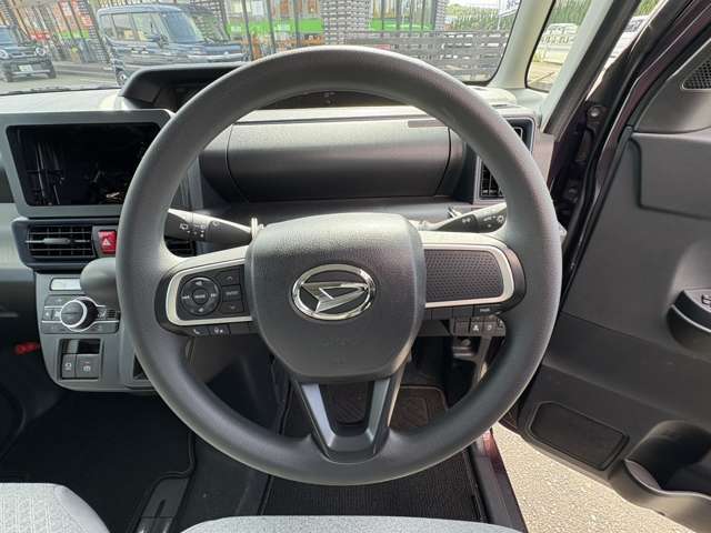 自ら操るハンドル！ドライバーの生命線です。お客様の目で実際にご確認ください。