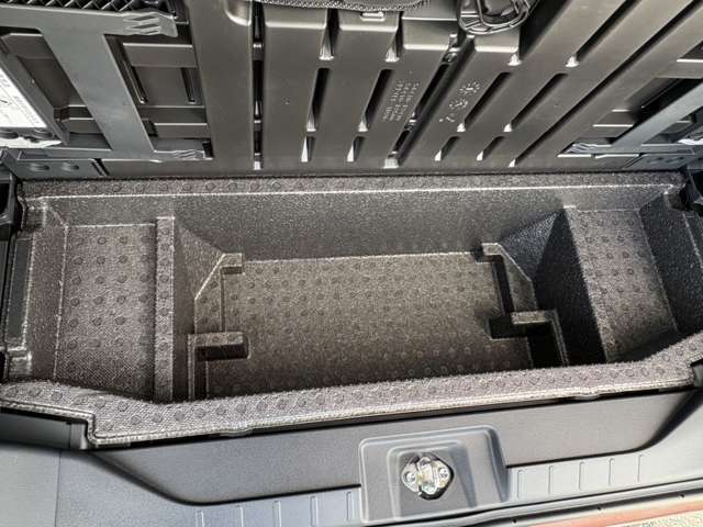 トランクルーム下収納！！収納スペースがたくさんある車両です！！！