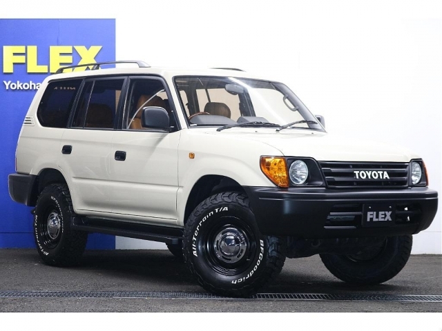 FLEX自慢の中古車保証も付帯致します！年間で100万円まで修理費をカバーするプランがございますので、故障が心配な方にも安心してお乗り頂く事が出来ますよ♪