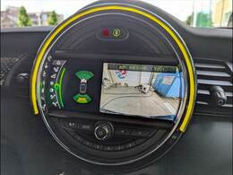 バックカメラ装備。後方確認に役立ち、楽々駐車やバックをしていただけます。