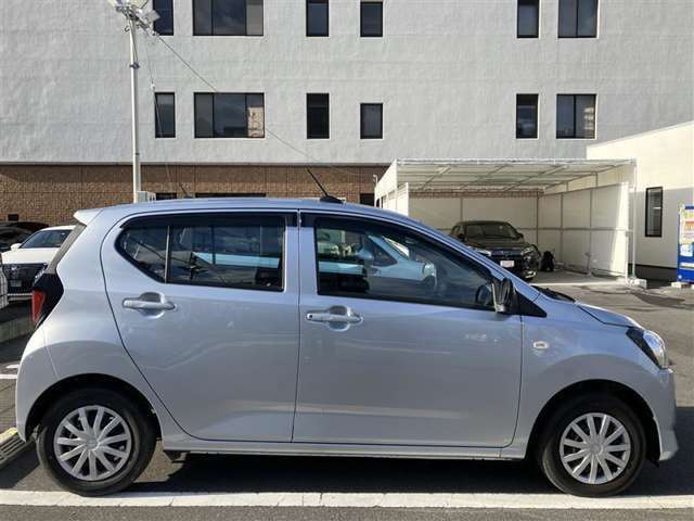 広々とした車内空間に優れた燃費性能。更にデザインも上質で人気のお車です！