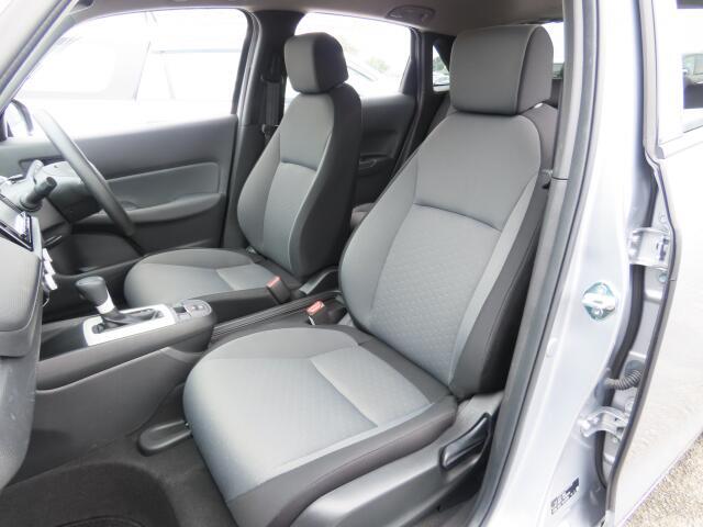 フロントシートも状態良好ですよ。大きな汚れもなく、安心です。座り心地もいいですよ。