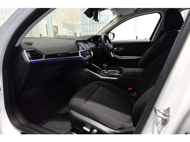BMWの助手席に座るのもこれまた格別です☆お問合せフリーダイヤル（0078-6002-498412）またはBPS城東鶴見06-6933-6600迄お待ちしております。