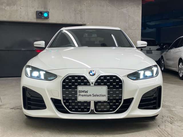 【キドニーグリル】BMWは約90年もの間、ほぼ全ての車両にひと目でBMWだと分かるこの特徴的なフロントグリルが備えられ、デザイン・アイコンとして親しまれてきました。