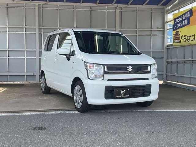 一見ガソリンスタンドですが、お車の販売も承っております。また敷地内に認証工場も併設しており、自社ブランドの車検もございます。今なら特典が盛りだくさん！！詳しくは販売店スタッフまで♪