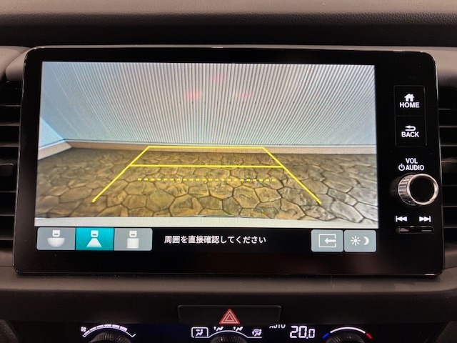 【バックカメラ】リバースにするだけで映ります、後方の安全確認や、狭い駐車場での車庫入れ、雨の日や夜間など視界の悪い時に便利です！安全にバックする為には欠かせない装備です。