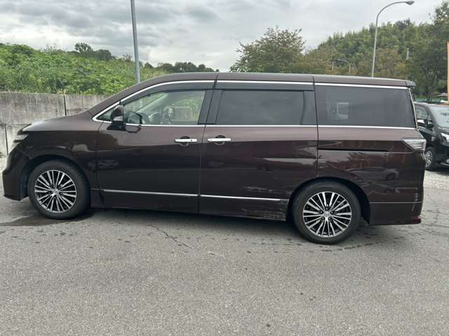 総額価格には自動車税・リサイクル料金・車検整備付き車両には自賠責保険料・重量税・印紙代等の法定費用がすべて含まれております！登録が管轄地域外の場合は別途登録料が発生いたします。