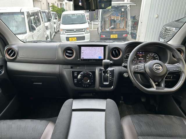 自社陸運局認証工場完備！国家資格車検検査員資格を持った整備士による整備。ステレオ、エアコン等走行に関係のない所も不具合箇所があれば修理してお渡しいたします。