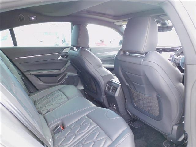 フルパッケージ・ACC・黒革シート・サンルーフ・ナビTV・全周囲カメラ・CarPlay・Bluetooth・スマートキー・LEDライト・純正18インチAW・パワーバックドア・コーナーセンサー・ETC