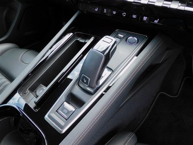 フルパッケージ・ACC・黒革シート・サンルーフ・ナビTV・全周囲カメラ・CarPlay・Bluetooth・スマートキー・LEDライト・純正18インチAW・パワーバックドア・コーナーセンサー・ETC