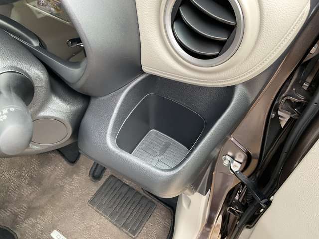 ドリンクホルダーは、運転席右前と助手席左前についています！