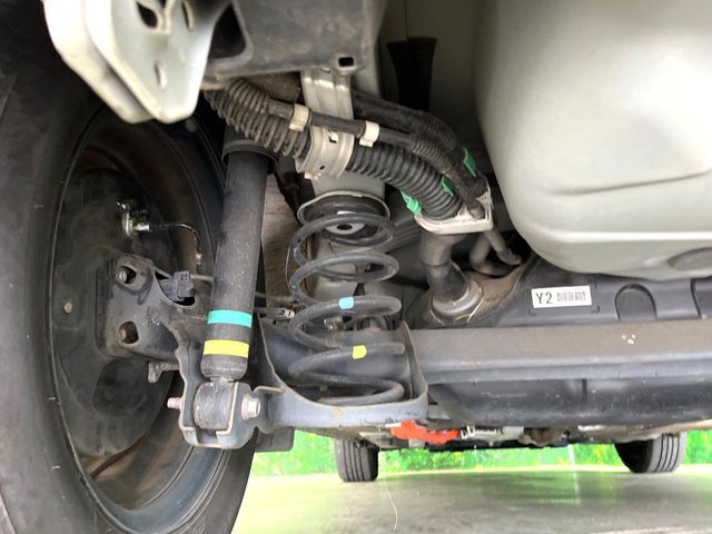 お車を安心してお乗りいただく為には、足回りの定期点検が欠かせません。サービスサポート（有償保証）では無料点検もご提供しており、安心のカーライフをお過ごしいただけるサポート体制が整っています。