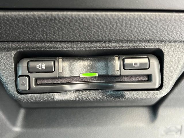 【ETC】高速道路の料金所をストレスなく通過！話題のスポットやサービスエリアに多い「スマートIC」利用時は必須のアイテムです。当店でセットアップを実施、ご納車当日からすぐにご利用いただけます！