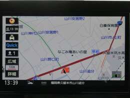 ディラーオプションの10インチ大型モニターのメモリーナビ付きです。知らない場所にお出かけの際には非常に活躍します。