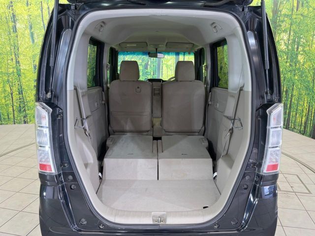 普段のお買い物や通勤、送迎等に十分な荷室スペースを確保しております。セカンドシートを倒すと、大きな荷物の積載も可能です♪