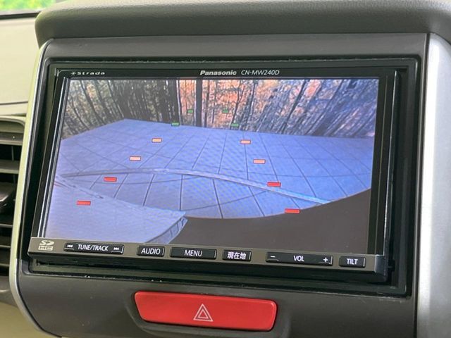 【バックカメラ】駐車時に後方がリアルタイム映像で確認できます。大型商業施設や立体駐車場での駐車時や、夜間のバック時に大活躍！運転スキルに関わらず、今や必須となった装備のひとつです！