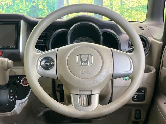 【ステアリングスイッチ】運転中、前方から目線をそらすことなく、オーディオ等の操作が可能な便利機能！安心＆快適なドライブを演出してくれます♪