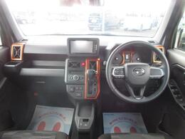 見晴らしがよく開放的な車内。視界も良好でストレスなく快適なカーライフを過ごせます。