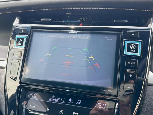 【バックカメラ】駐車時に後方がリアルタイム映像で確認できます。大型商業施設や立体駐車場での駐車時や、夜間のバック時に大活躍！運転スキルに関わらず、今や必須となった装備のひとつです！