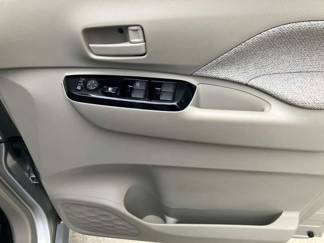 当店在庫車両は、有償保証をご用意しております。有償保証は、HV機構・安全装備にも対応可能です。中古車ならではの購入後の不安も解消できます。