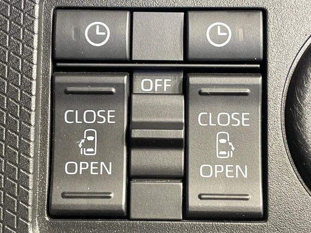 【両側パワースライドドア】スマートキーや運転席のスイッチで後席両側スライドドアの開閉が可能♪電動だから力を入れてドアを開ける必要が無く、小さなお子様でも簡単に開け閉めでき快適です♪