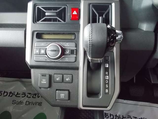 車内は快適機能のオ-トエアコン♪
