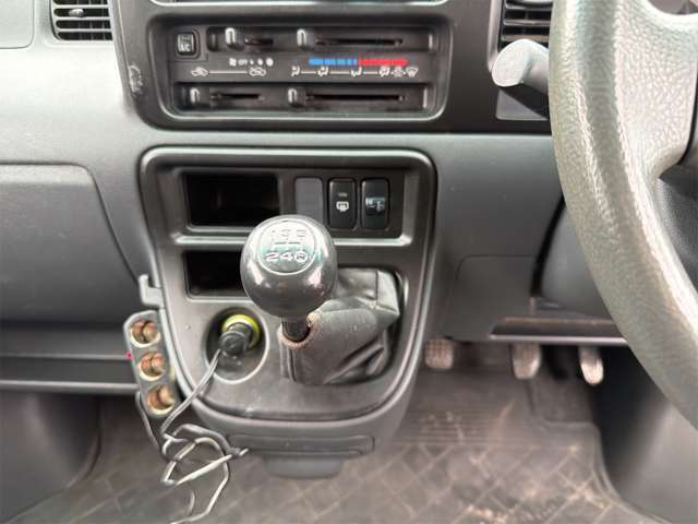 マニュアル5速なので低速もパワーがだせるのでマニュアル好きにはちょうどいい！！