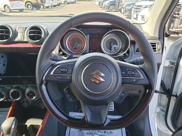 営業時間は10：00～18：30となっております。お気軽にご連絡下さい！（水曜日は定休日です）