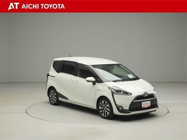 この中古車は、メーカーオプションを色々と装着しています。16インチアルミホイールやLEDヘッドライトそして室内には、サイドエアバックと前席シートヒーターまで付いています。