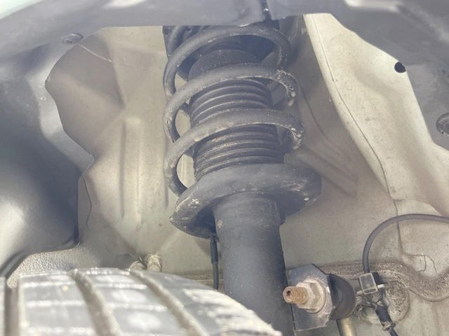 お車を安心してお乗りいただく為には、足回りの定期点検が欠かせません。サービスサポート（有償保証）では無料点検もご提供しており、安心のカーライフをお過ごしいただけるサポート体制が整っています。
