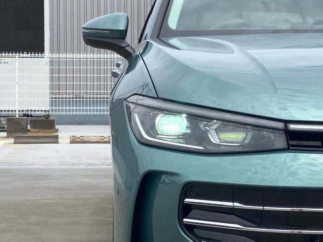 先進のIQ.LIGHT搭載　22個のLEDライトが前方の道路状況を検知し照射エリアを最大限に確保