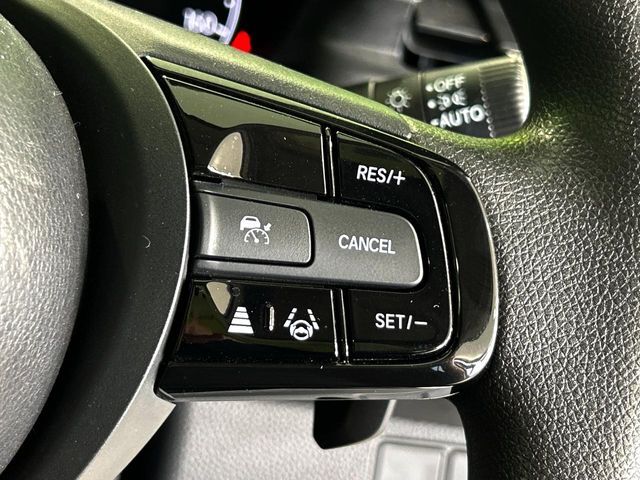 【アダプティブクルーズコントロール】高速道路での長距離走行が楽に！！自動で速度を保つクルーズコントロールが、衝突軽減システムと連携し、前方の車両を感知して車間を保つように速度調節してくれます！！