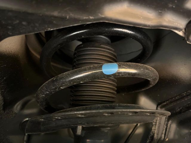 お車を安心してお乗りいただく為には、足回りの定期点検が欠かせません。サービスサポート（有償保証）では無料点検もご提供しており、安心のカーライフをお過ごしいただけるサポート体制が整っています。