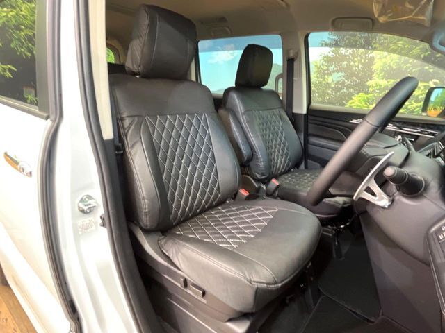 運転席シート廻りは使用感も少なく、良好な状態となっています。丁寧に使われていたことがよくわかりますね。