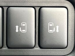 【両側パワースライドドア】スマートキーや運転席のスイッチで後席両側スライドドアの開閉が可能♪電動だから力を入れてドアを開ける必要が無く、小さなお子様でも簡単に開け閉めでき快適です♪