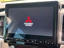 【純正10インチナビ】人気の純正ナビを装備しております。ナビの使いやすさはもちろん、オーディオ機能も充実！キャンプや旅行はもちろん、通勤や買い物など普段のドライブも楽しくなるはず♪
