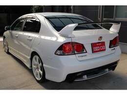 法定点検整備を実施しエンジンオイル、オイルエレメント、ワイパーゴム全数を交換致します。