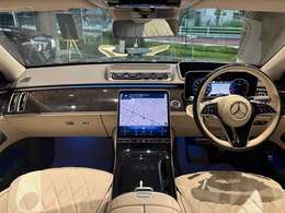 メルセデス・ベンツの内装のスイッチ類は、シンプルなつくりを採用しており、操作性の向上・誤操作の防止を大切にしております。