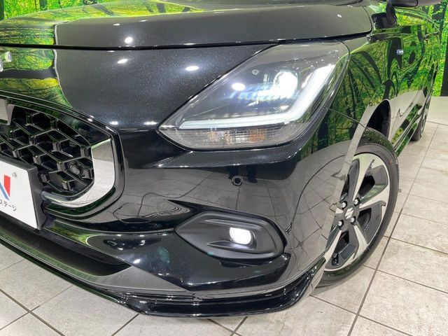 【LEDヘッドライト】悪天候や夜間走行時も良好な視界を確保し安心して運転できる高輝度LEDヘッドライトを装備！点灯速度が早く、消費電力も抑えられています。