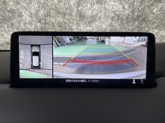 狭い場所での駐車やすれ違いなどでより的確な運転操作に役立つ360°ビューモニターが装備されています。